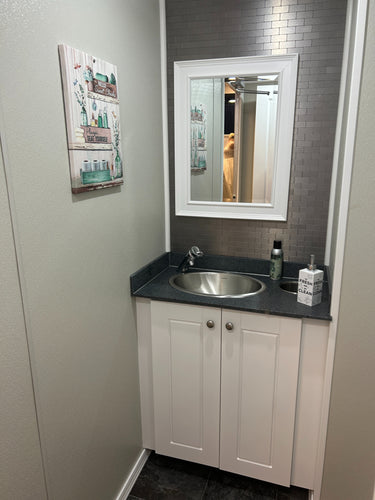 Restroom, 4 stall luxury trailer