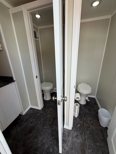 Restroom, 4 stall luxury trailer